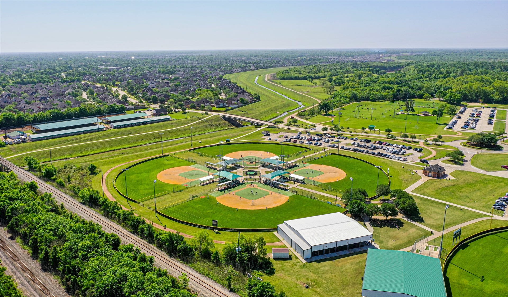 10606 Novy Grove Drive, Missouri City, TX 77459 Sports anyone? Sienna has multiple baseball fields, soccer fields, basketball courts and let's not forget tennis and pickleball. This master planned community offers so many opportunities to get involved and be social and active. It is truly a lifestyle decision...you will LOVE WHERE YOU LIVE!