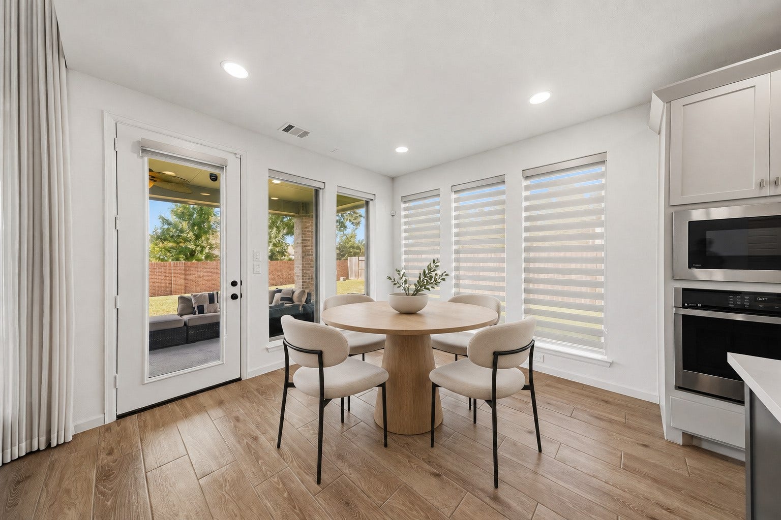 10606 Novy Grove Drive, Missouri City, TX 77459 The breakfast nook overlooks the covered patio and backyard. (Virtually staged to show potential furniture placement.)