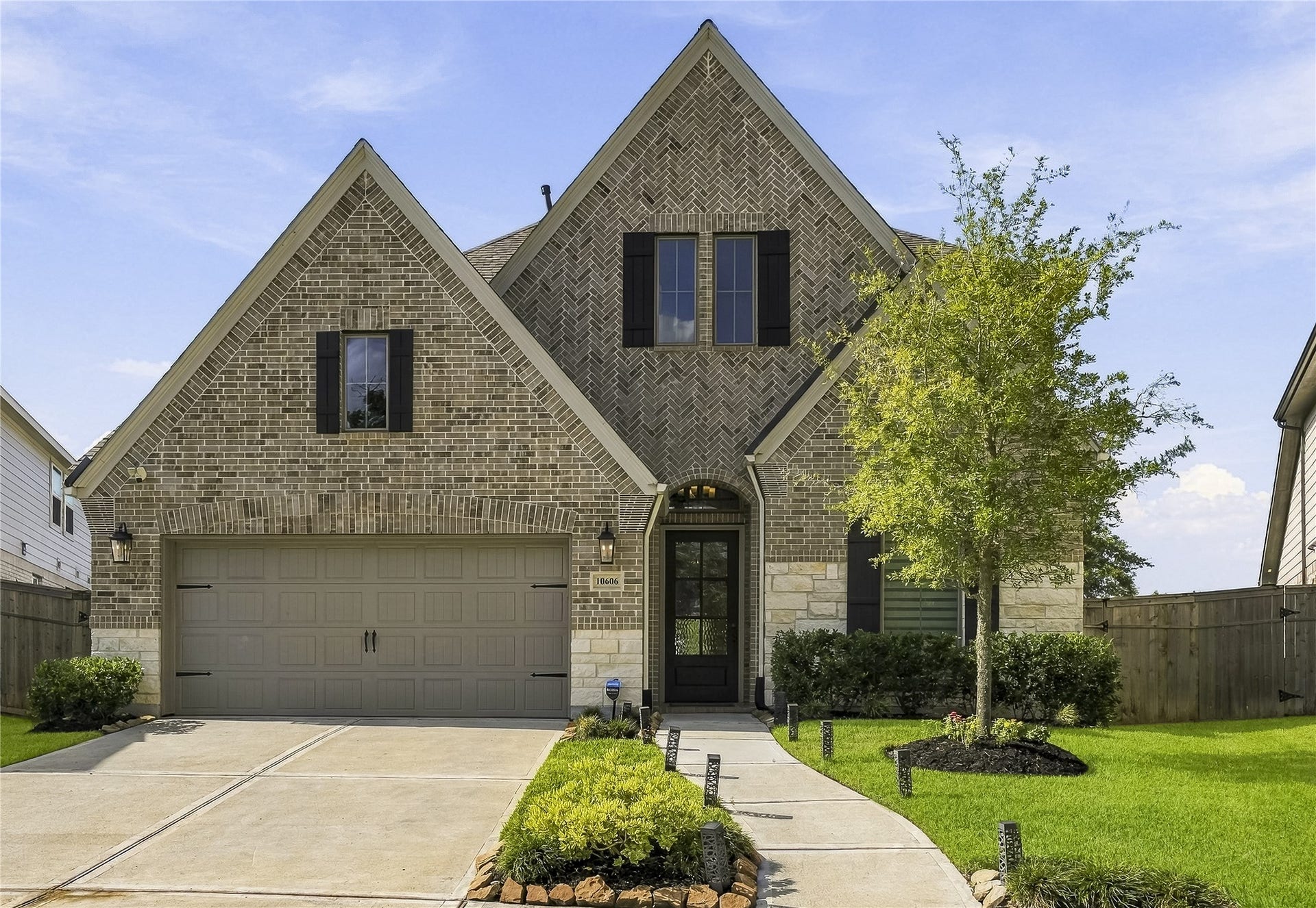 10606 Novy Grove Drive, Missouri City, TX 77459 Welcome home! 10606 Novy Grove is truly better than new! There are so many upgrades and updates! Offered at $529,000, this home is a fantastic value!