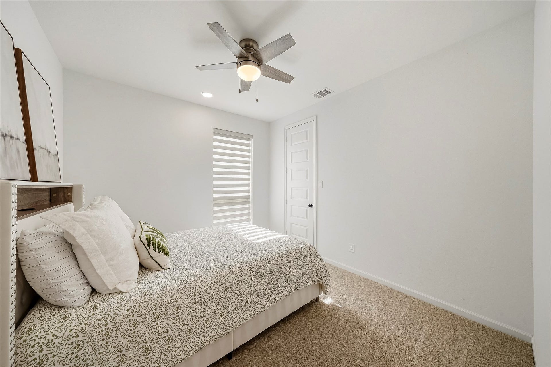 10606 Novy Grove Drive, Missouri City, TX 77459 The second downstairs bedroom is ideal for a live-in nanny (or granny!) or a long term guest. It has a walk-in closet and a separate bath.