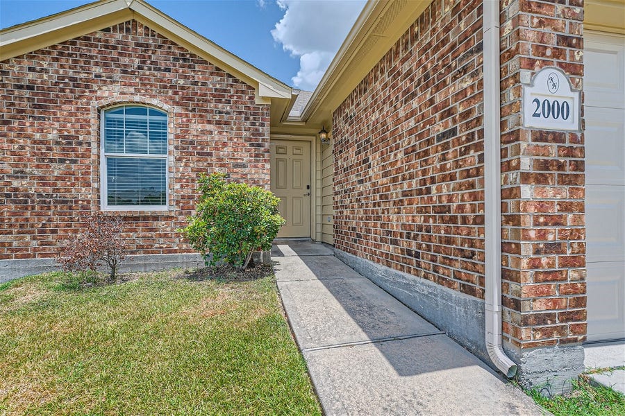 Property photo for 2000 Briar Grove Drive, Conroe, TX
