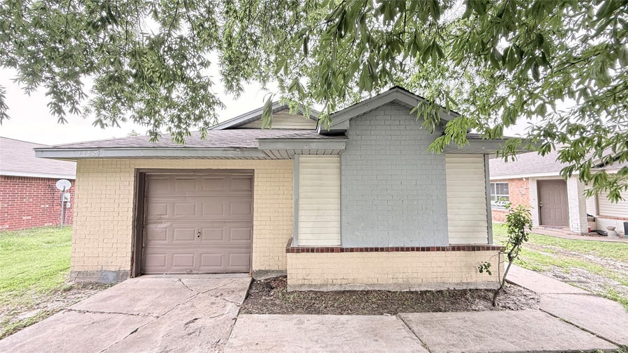 Property photo for 15821 Ridgecroft Road, Houston, TX