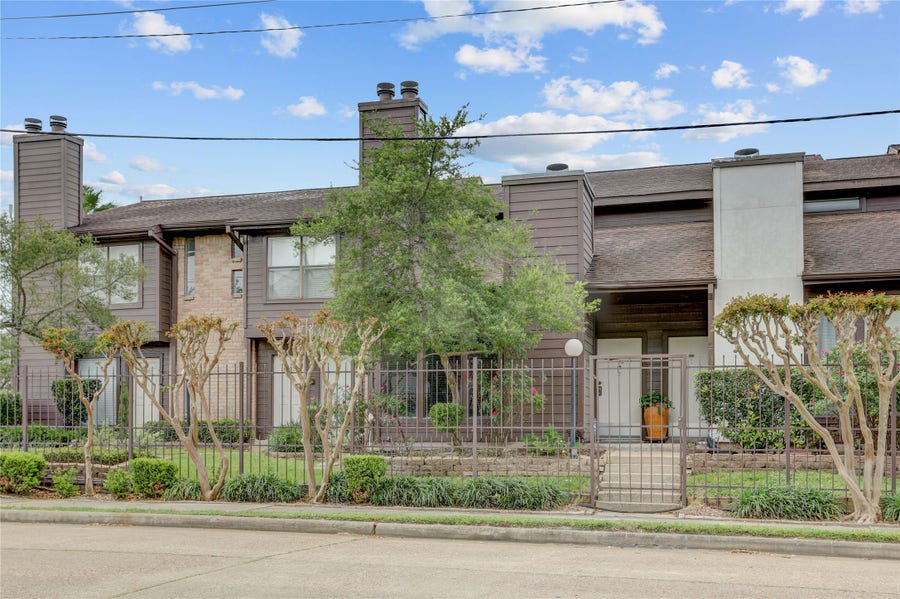 Property photo for 8020 Braesmain Drive, #1806, Houston, TX