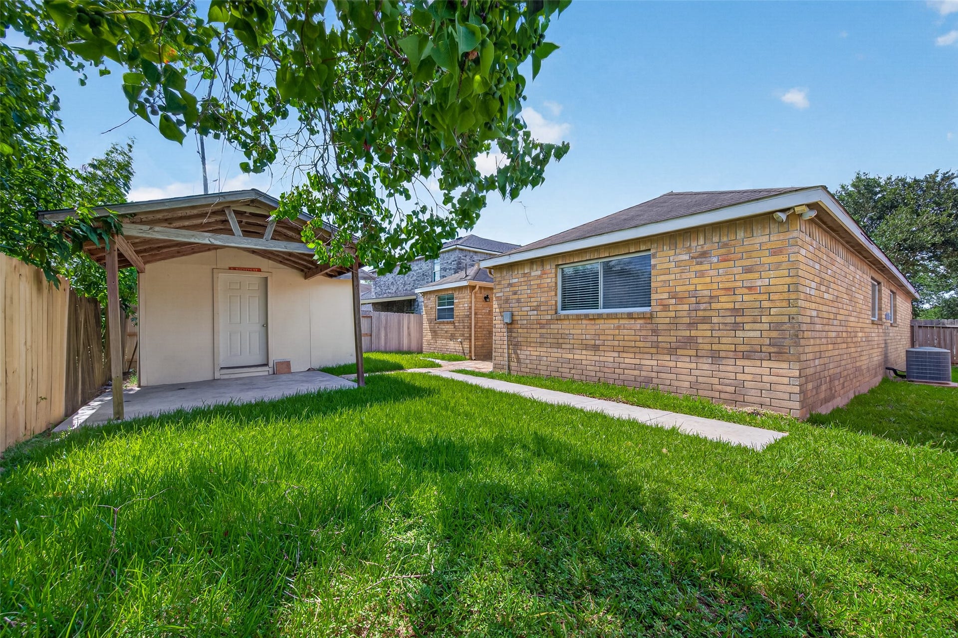 12614 Rio Bravo Street, Rosharon, TX 77583