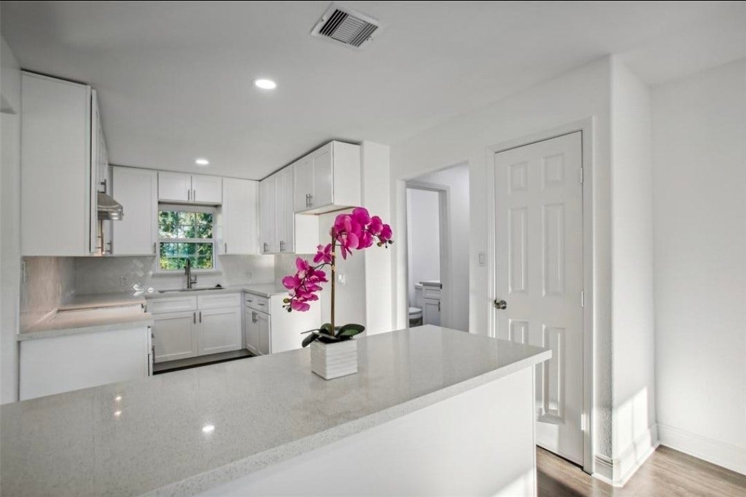 105 Lee Drive, La Marque, TX 77568 Kitchen view