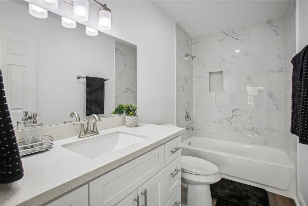 105 Lee Drive, La Marque, TX 77568 Primary bath