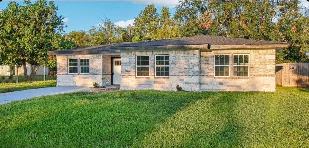 105 Lee Drive, La Marque, TX 77568 View from street