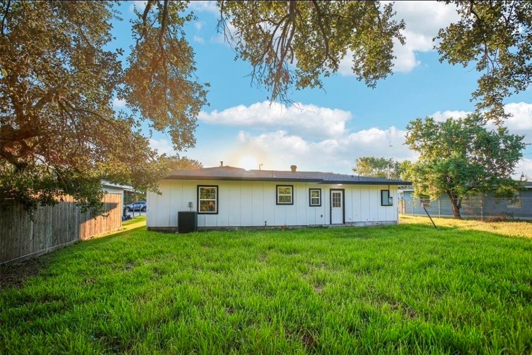 105 Lee Drive, La Marque, TX 77568 105 Lee Drive, La Marque, TX 77568