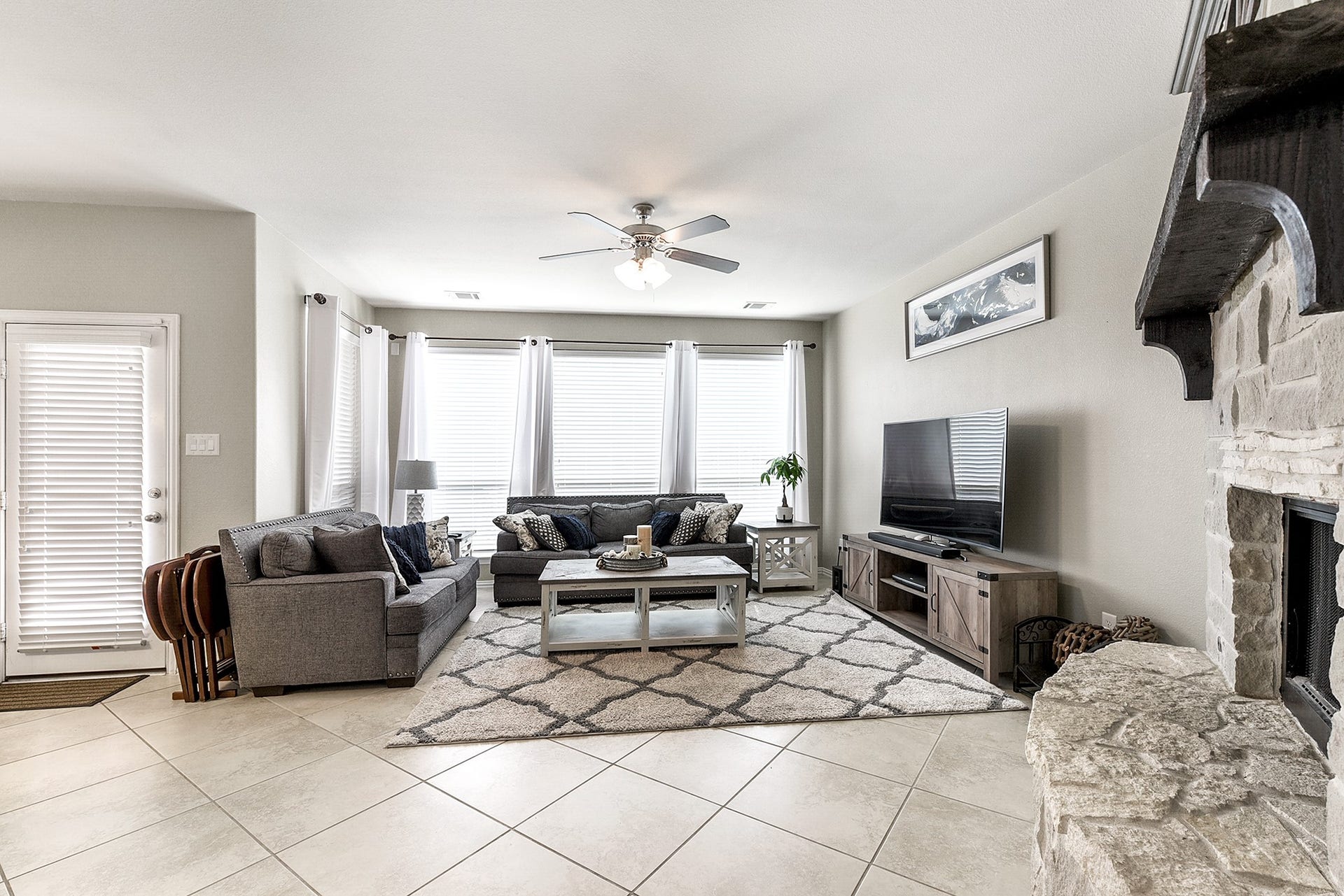 Another view of the spacious living room showcases its versatility, accommodating any type of furniture layout you desire. With its ample size and open layout, this room offers endless possibilities for creating your ideal living space.
