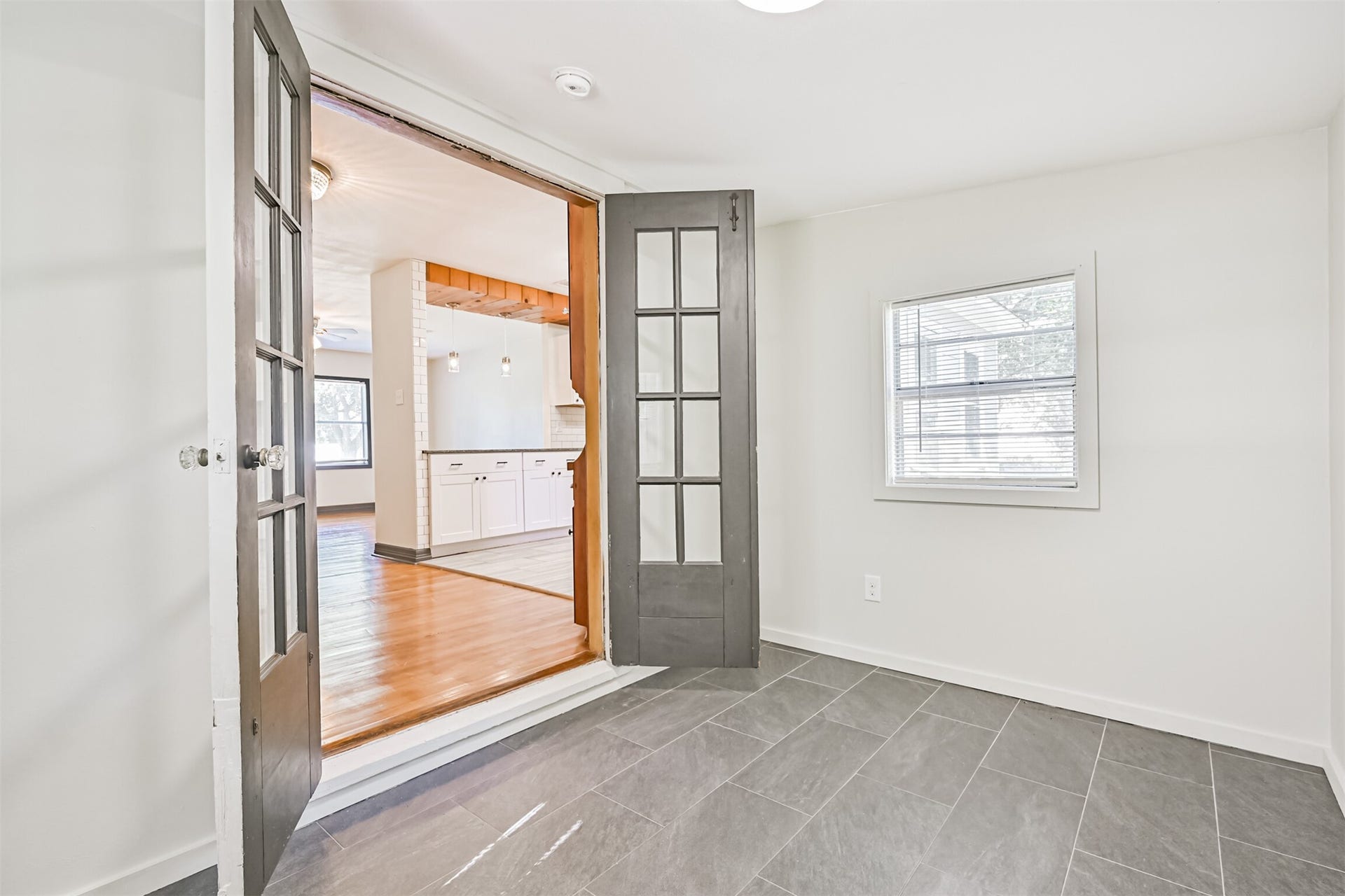 6731 W Bayou Drive, Hitchcock, TX 77563