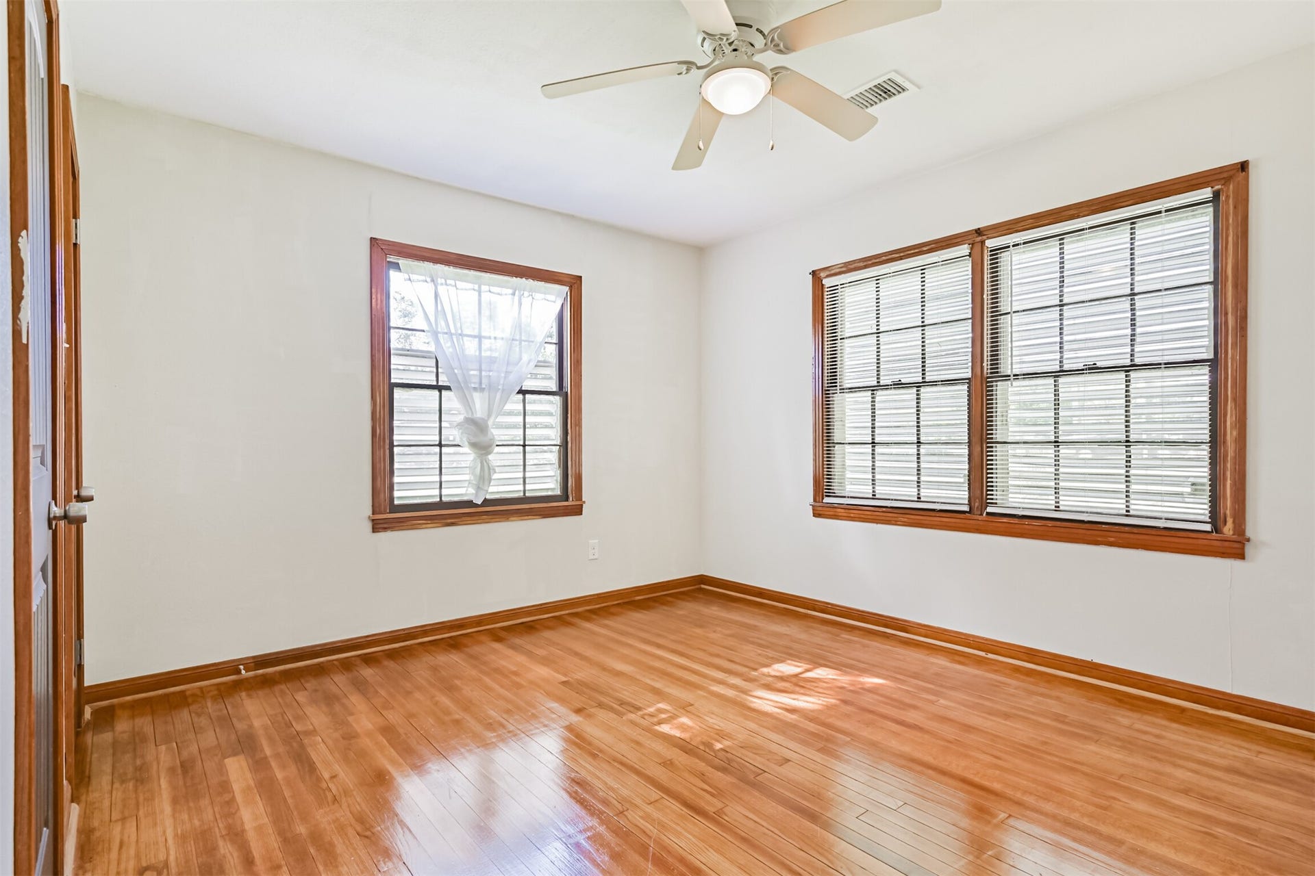 6731 W Bayou Drive, Hitchcock, TX 77563