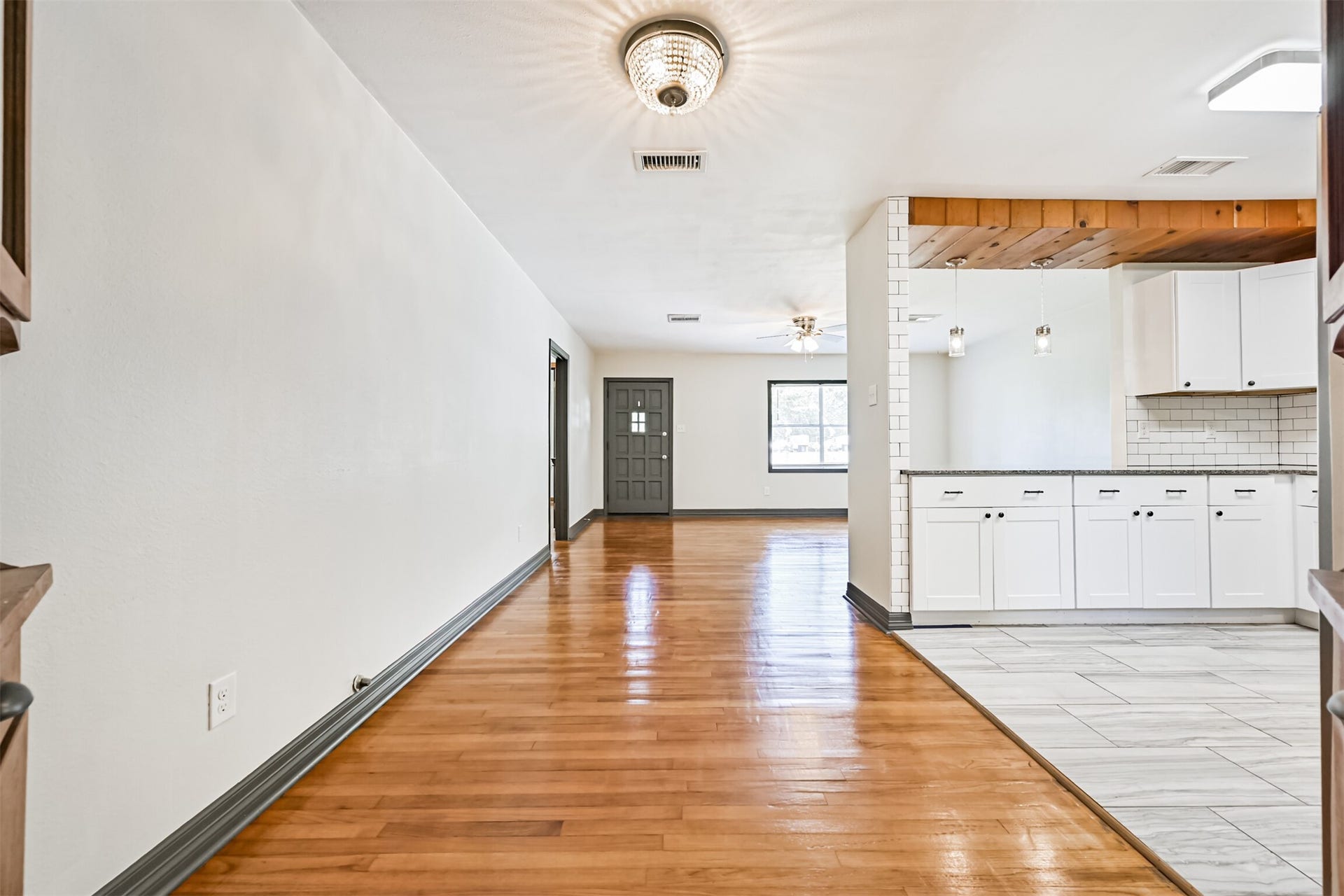 6731 W Bayou Drive, Hitchcock, TX 77563