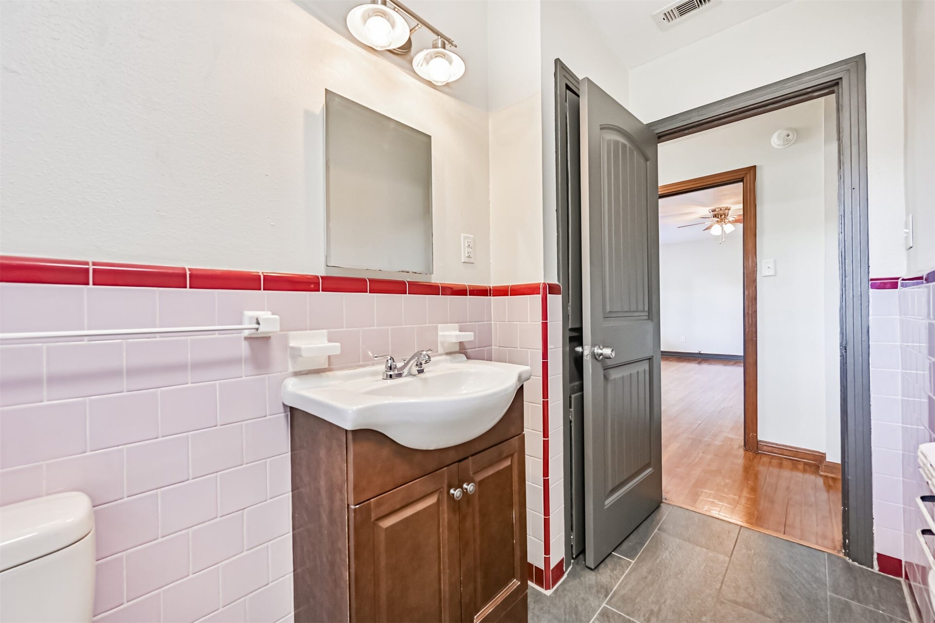 6731 W Bayou Drive, Hitchcock, TX 77563