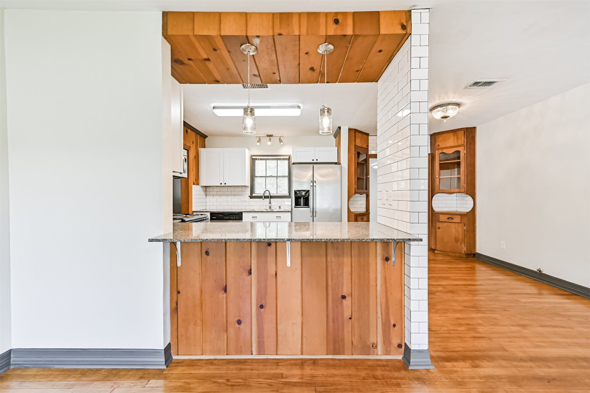 6731 W Bayou Drive, Hitchcock, TX 77563