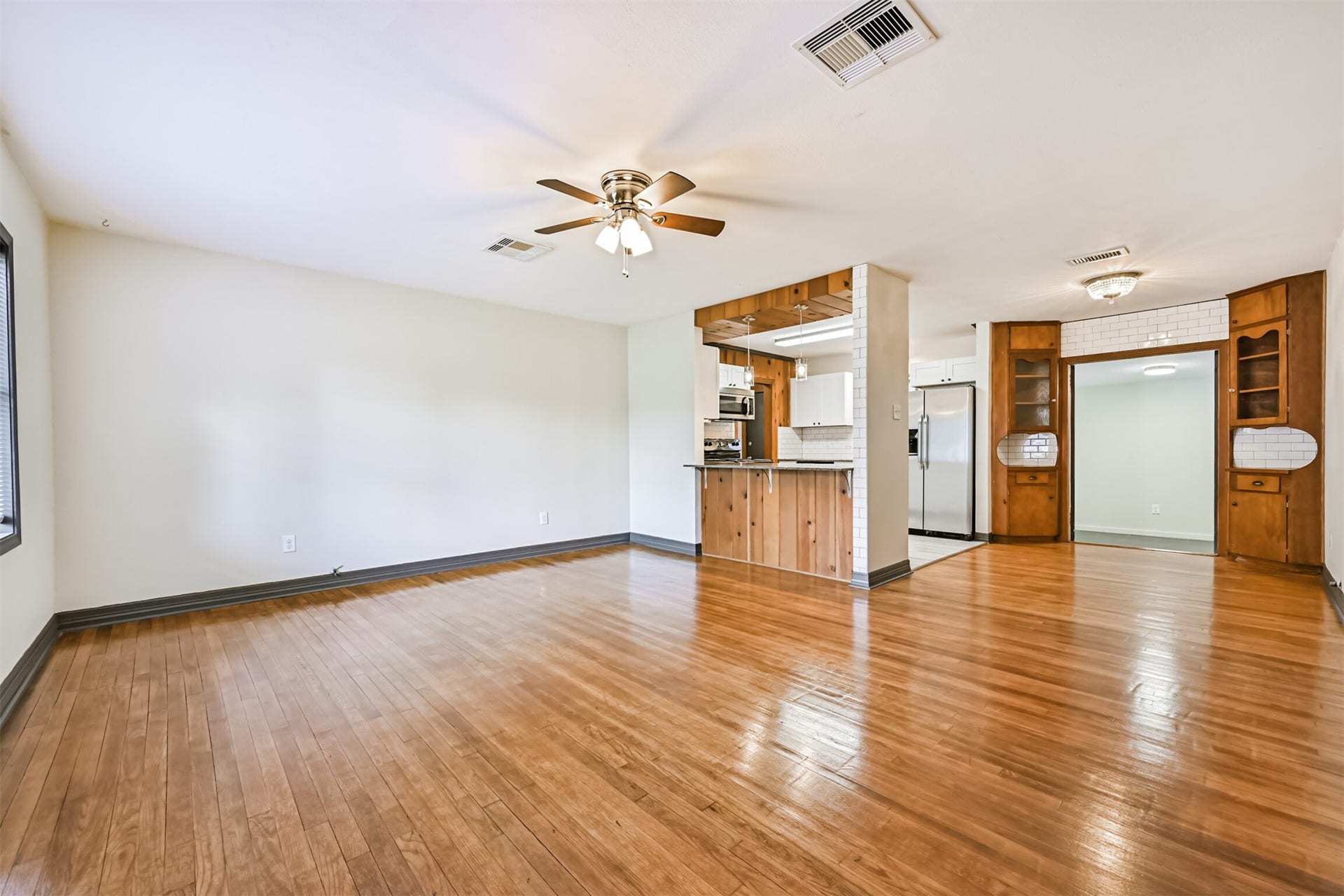6731 W Bayou Drive, Hitchcock, TX 77563