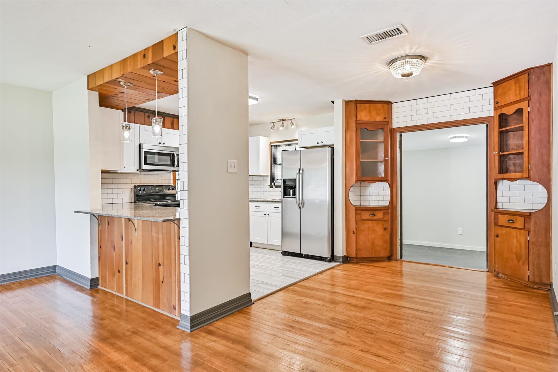 6731 W Bayou Drive, Hitchcock, TX 77563