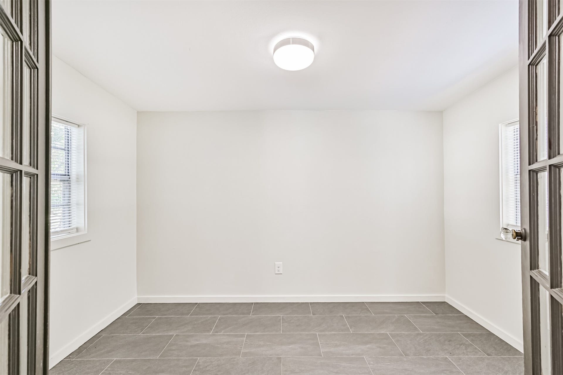 6731 W Bayou Drive, Hitchcock, TX 77563