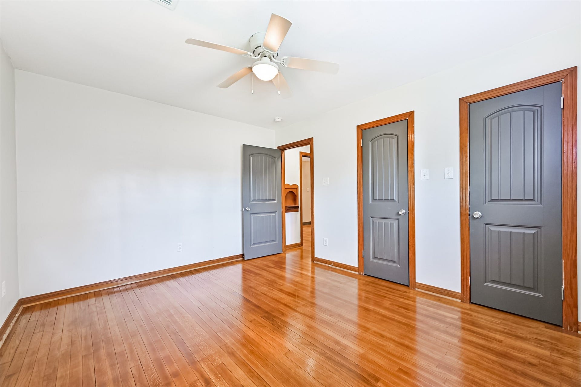 6731 W Bayou Drive, Hitchcock, TX 77563