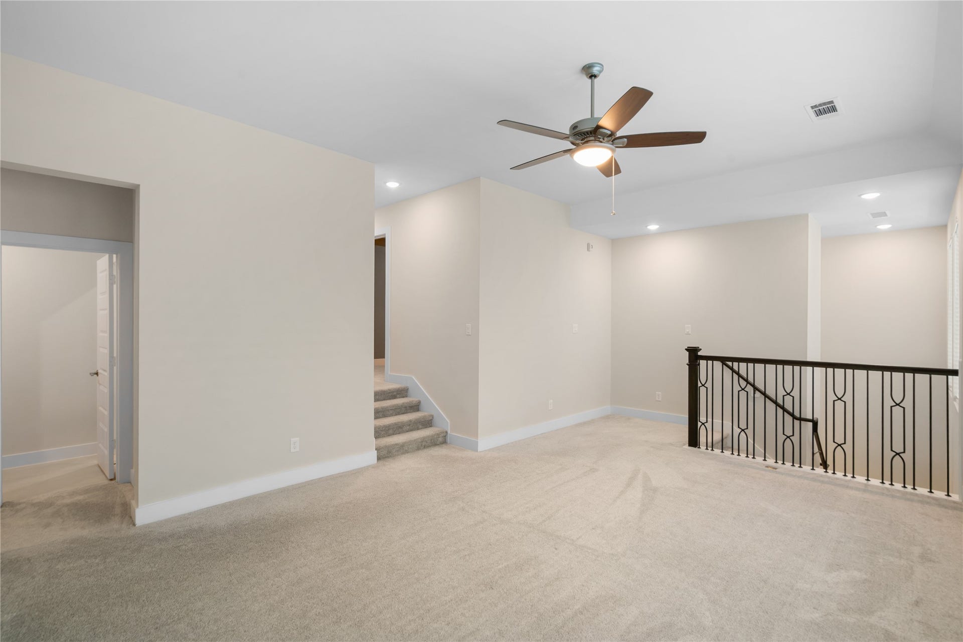 28058 Willow Glen Drive, Spring, TX 77386 Secondary living space upstairs.