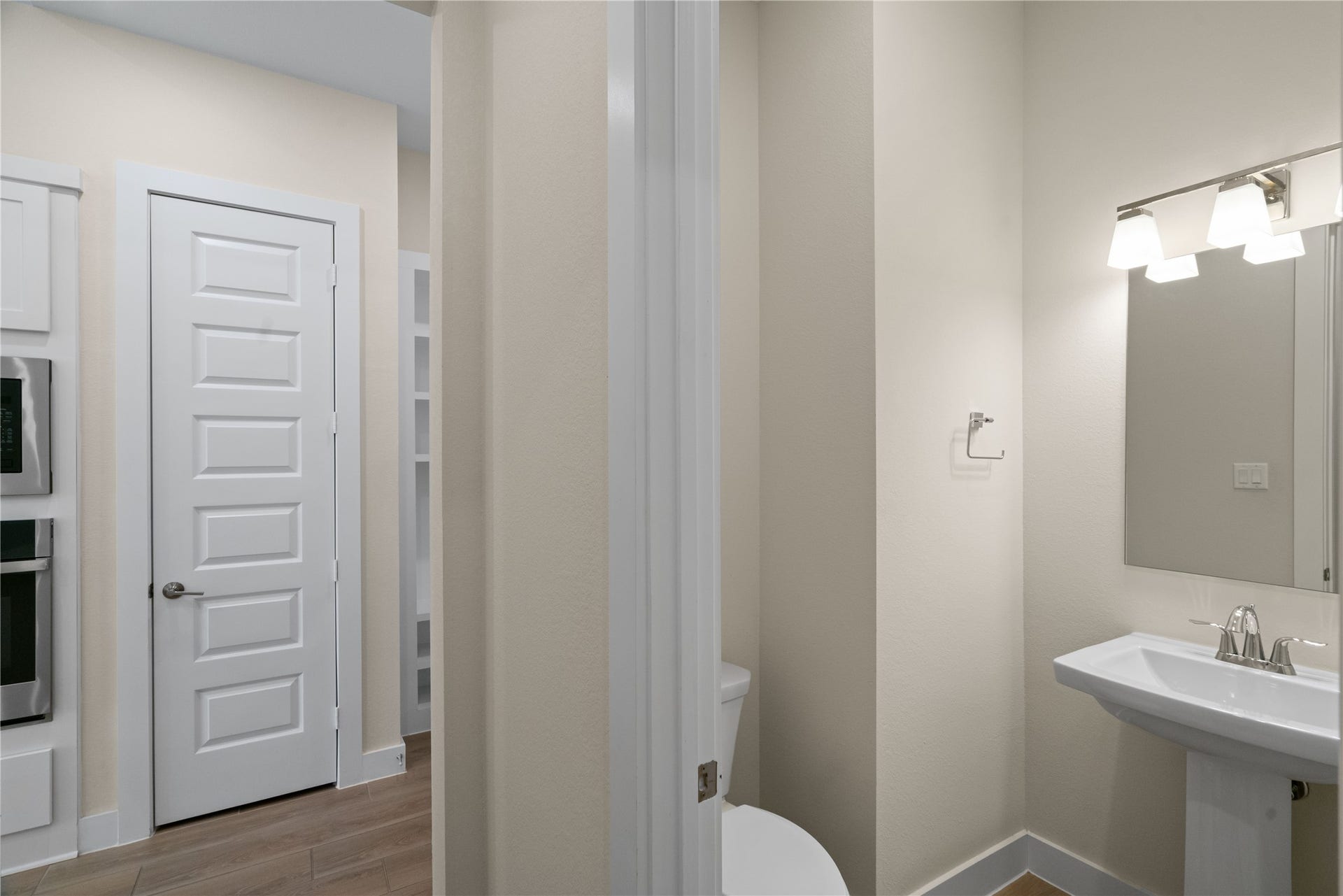 28058 Willow Glen Drive, Spring, TX 77386 Half bath near the laundry room.