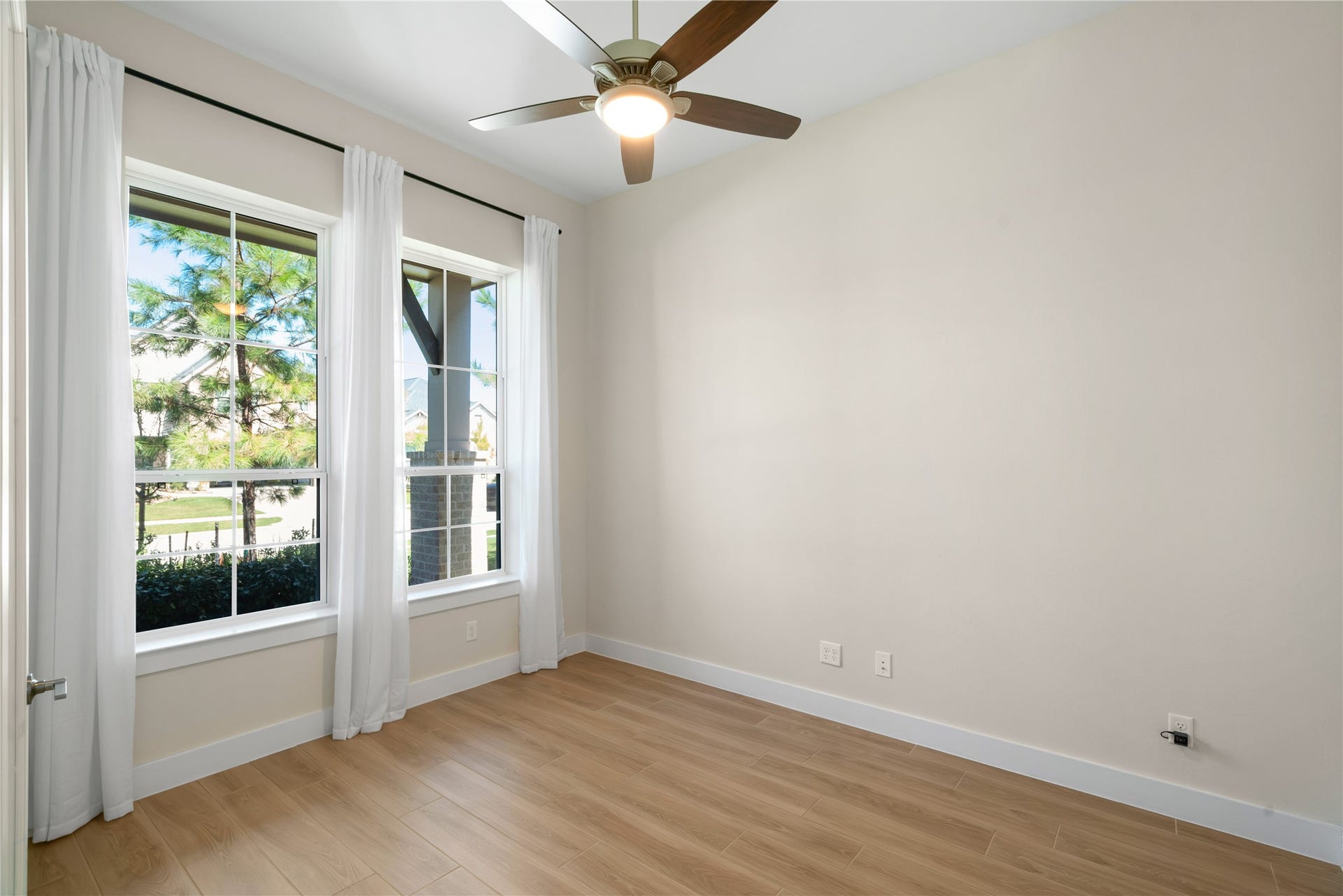 28058 Willow Glen Drive, Spring, TX 77386 Office at the entrance