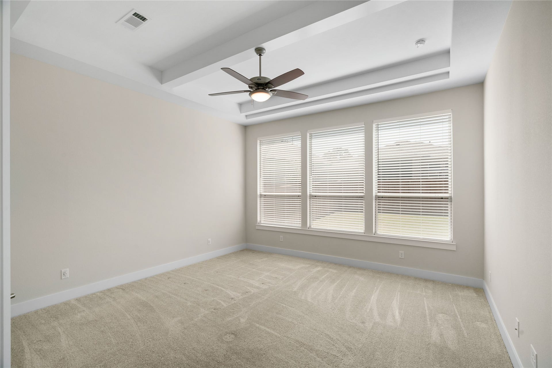 28058 Willow Glen Drive, Spring, TX 77386 Primary spacious bedroom with ensuite bathroom.