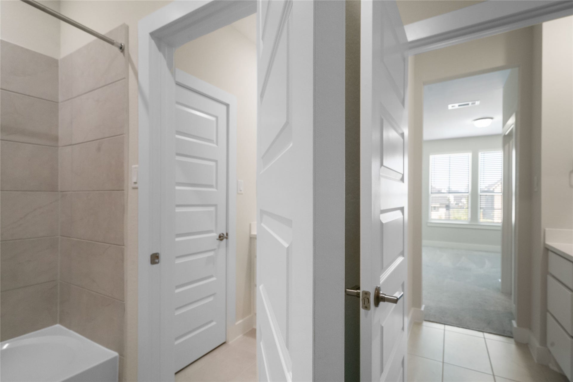 28058 Willow Glen Drive, Spring, TX 77386 jack and jill bathroom