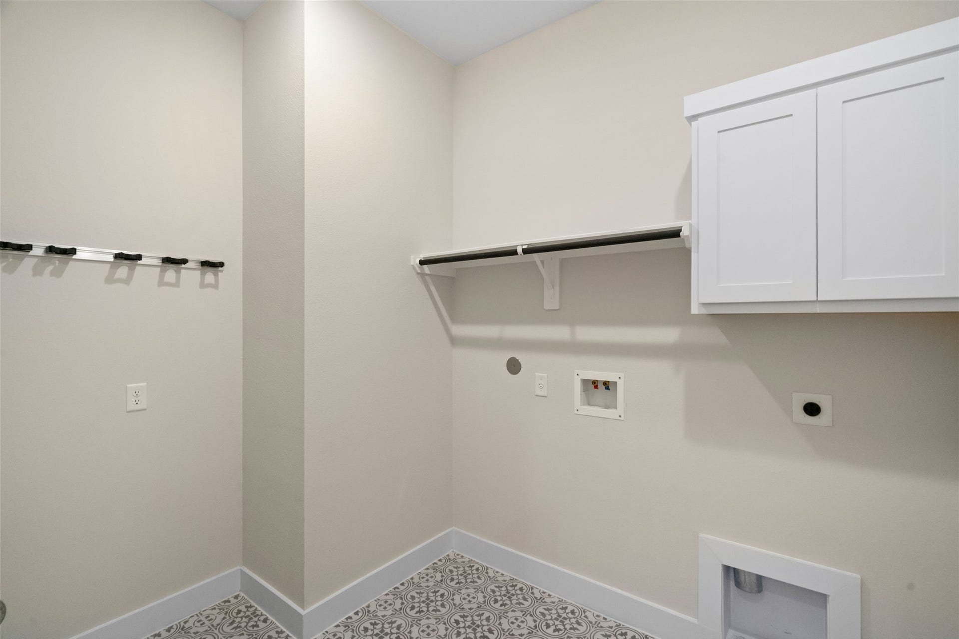 28058 Willow Glen Drive, Spring, TX 77386 Laundry room.