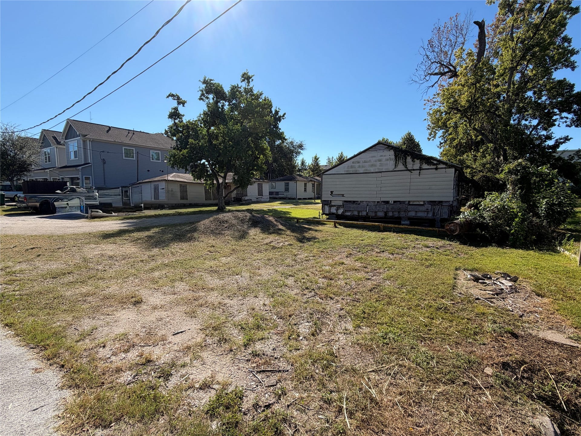 511 Marcella Street, Houston, TX 77091 Spacious lot offering potential for development or renovation.