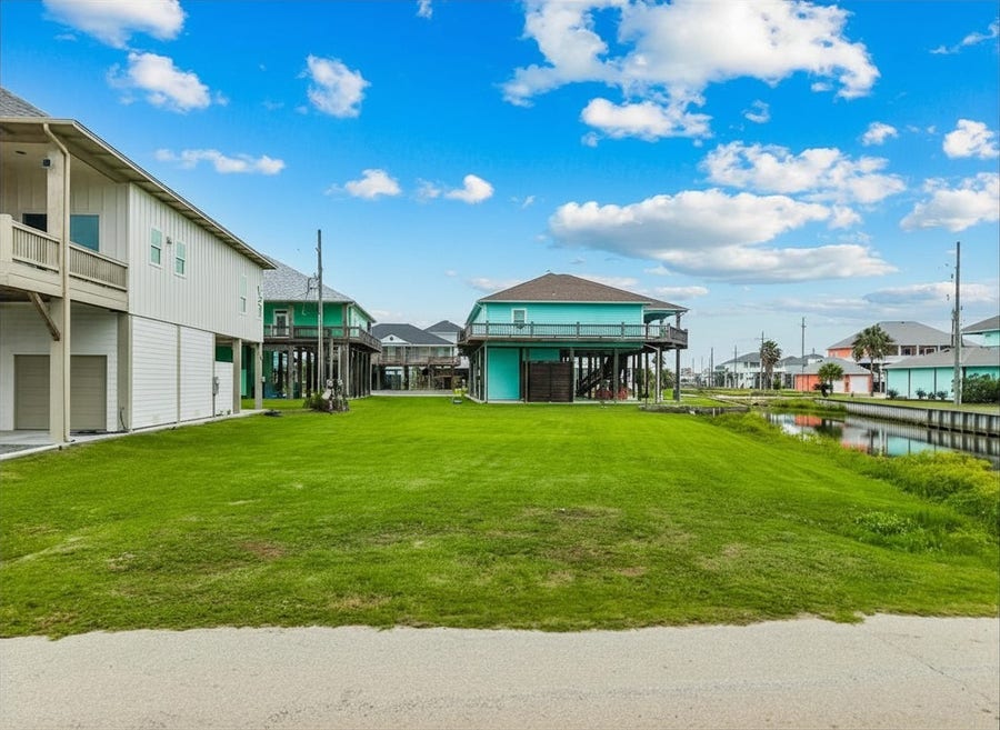 Property photo for 946 SUE Drive, Crystal Beach, TX