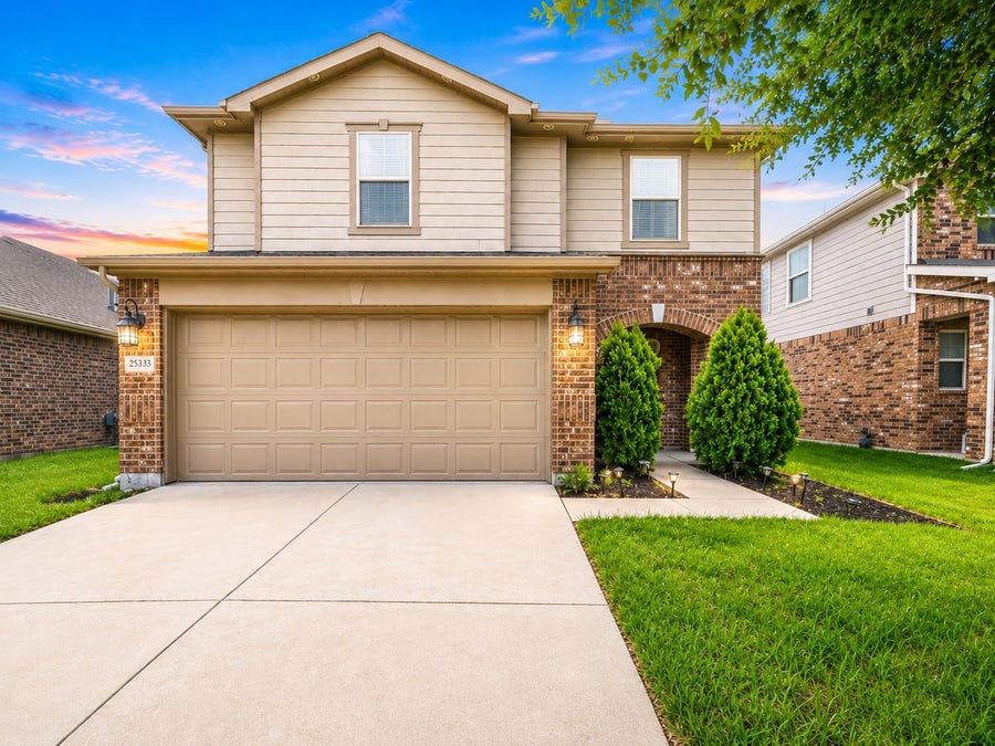 Property photo for 25323 Queens Causeway Lane, Katy, TX