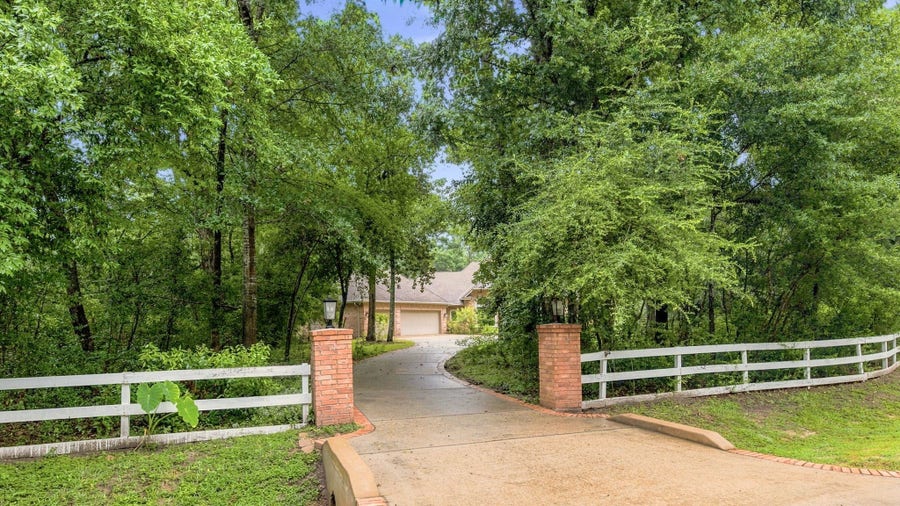 Property photo for 10307 Autumn Run Lane, Conroe, TX