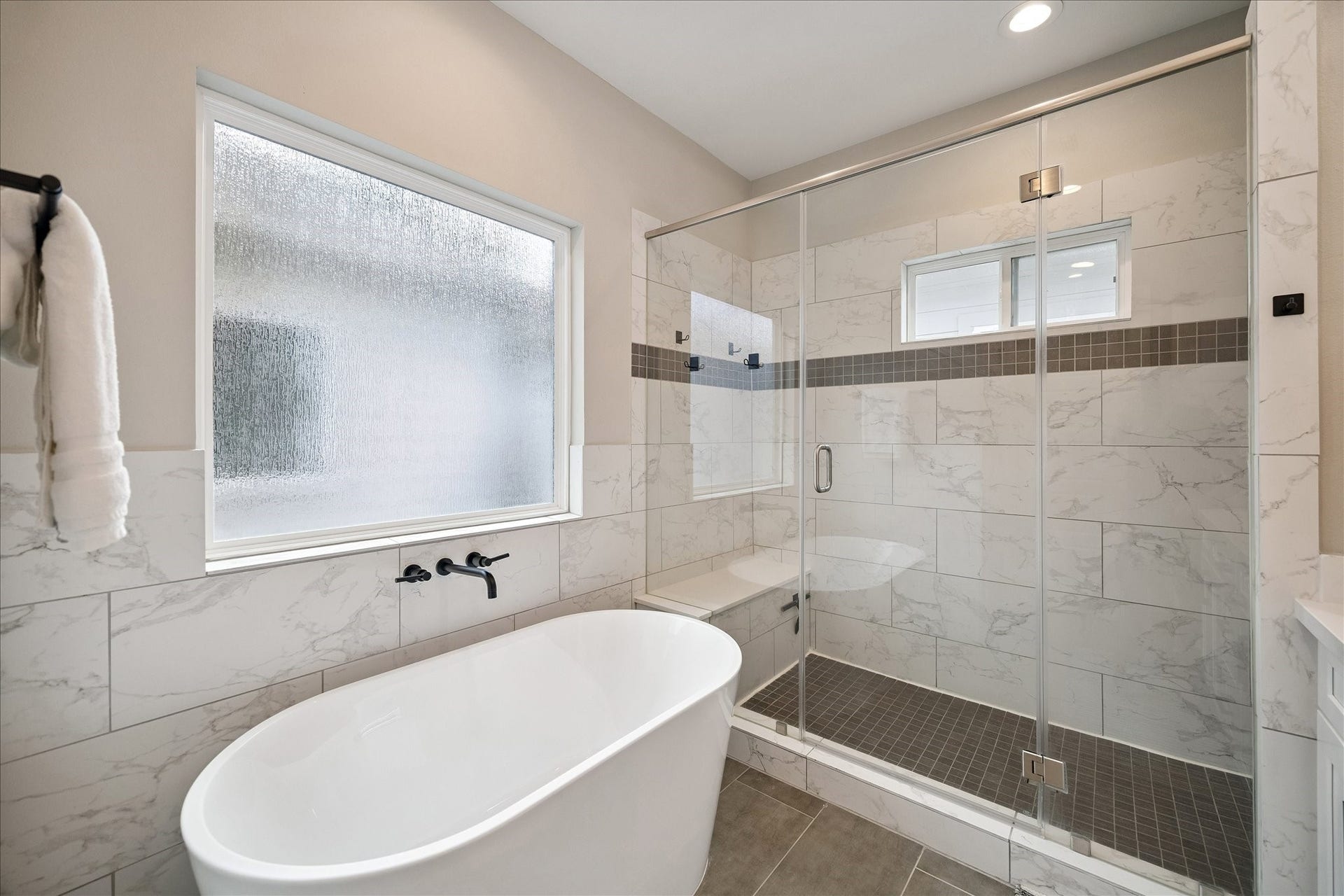1193 W Tidwell Road, Houston, TX 77091 Primary bath