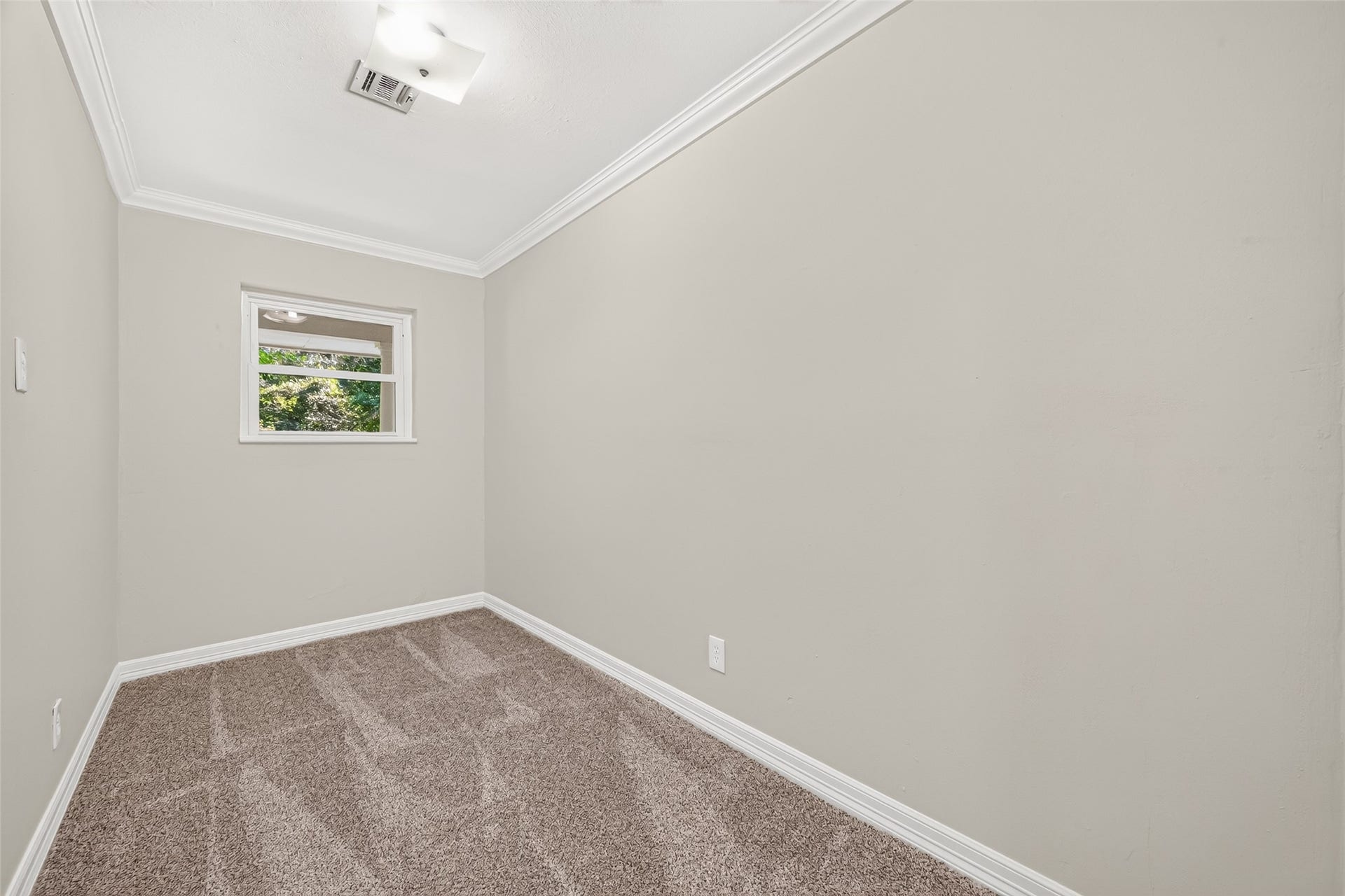 16814 Creeksouth Road, Houston, TX 77068 This is an extra room that can be used for extra storage space, a tiny office, or a craft room. The possibilities are endless.
