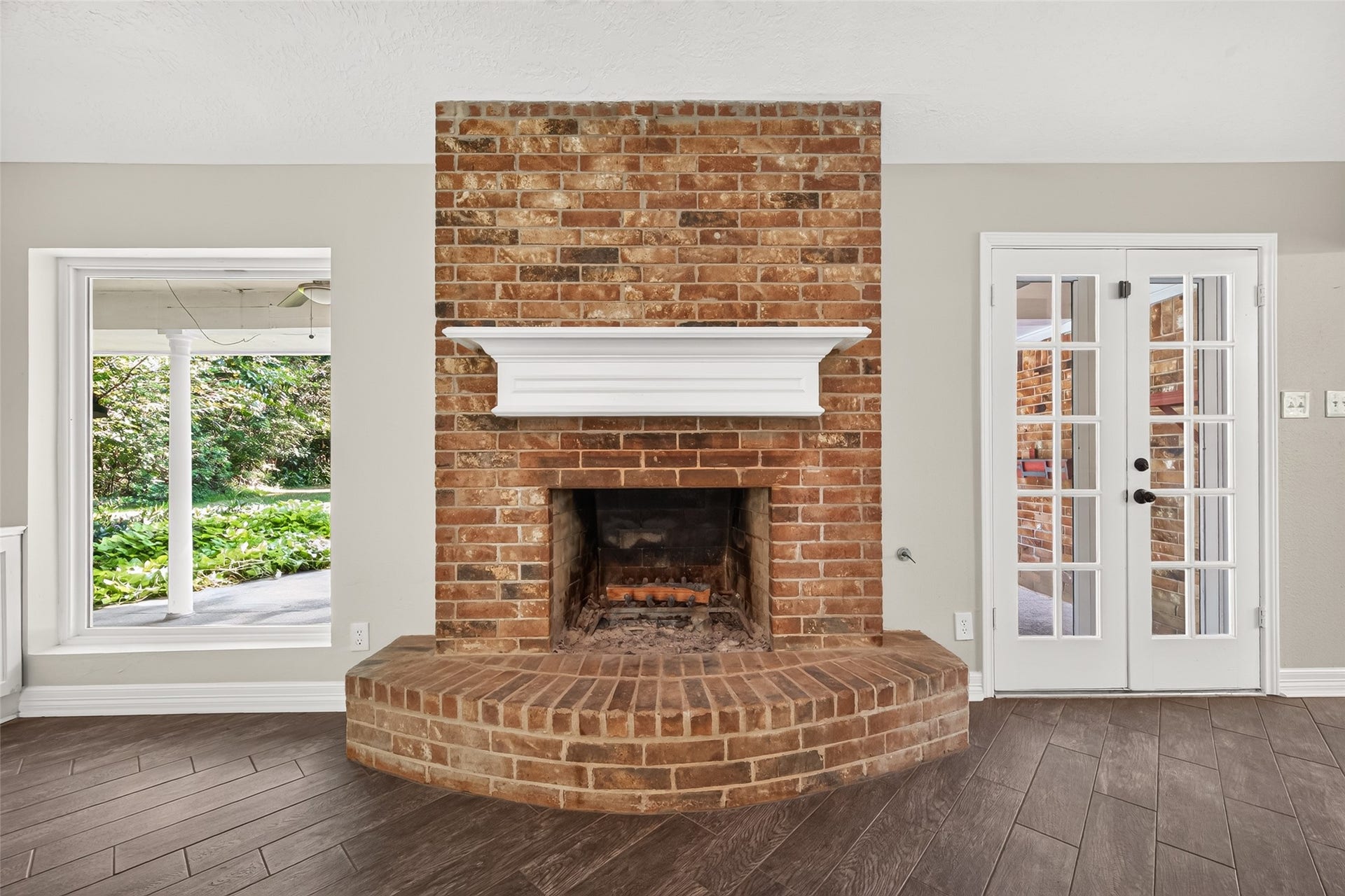16814 Creeksouth Road, Houston, TX 77068 Wood-burning fireplace designed to accommodate a gas log set, offering the flexibility of gas-fire operation.