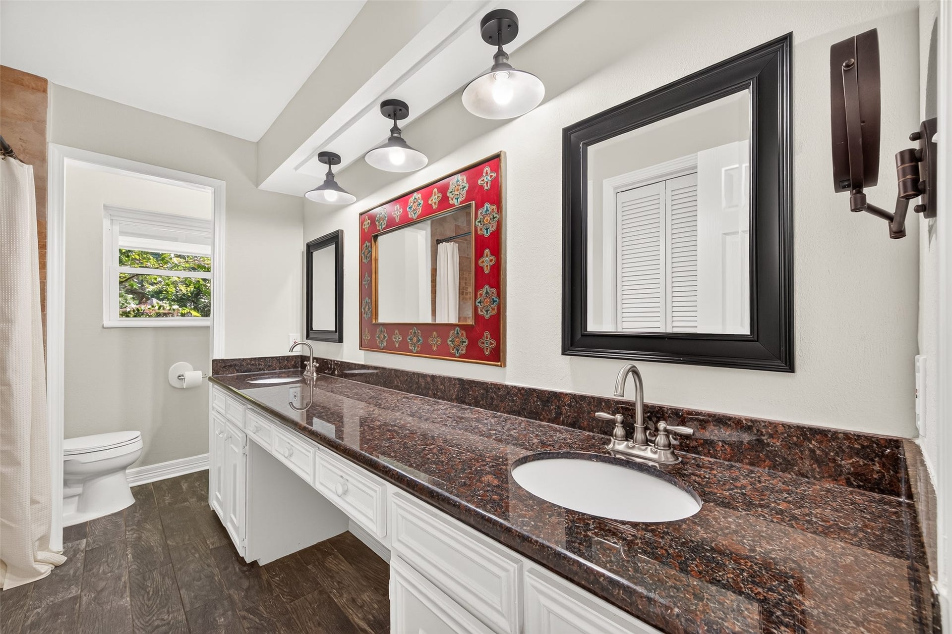 16814 Creeksouth Road, Houston, TX 77068 This is the shared bathroom for guests and bedroom II - IV
