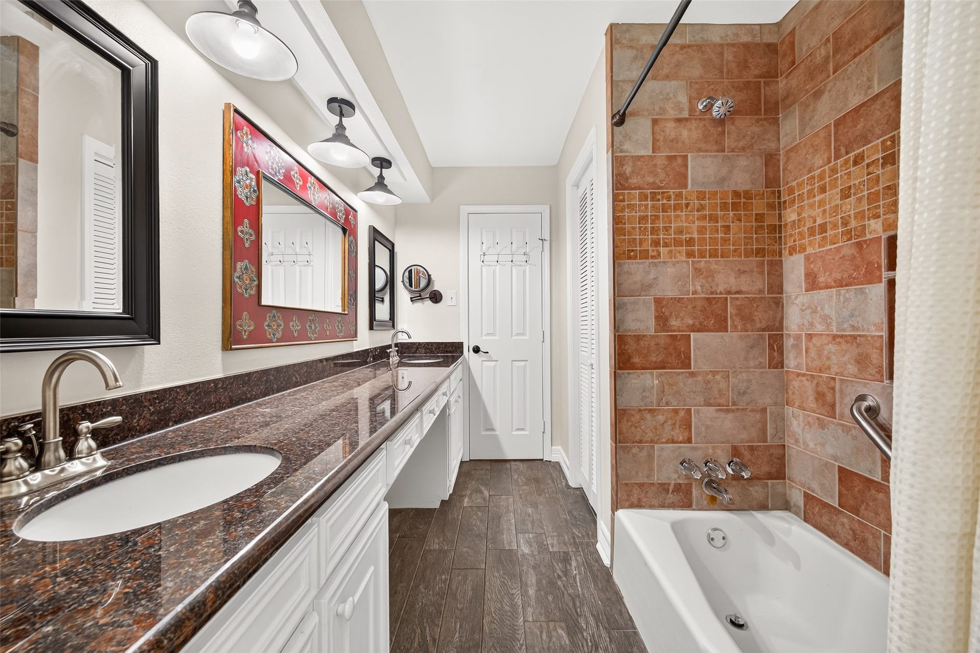 16814 Creeksouth Road, Houston, TX 77068 Alternate view of shared bathroom with shower and tub combo.