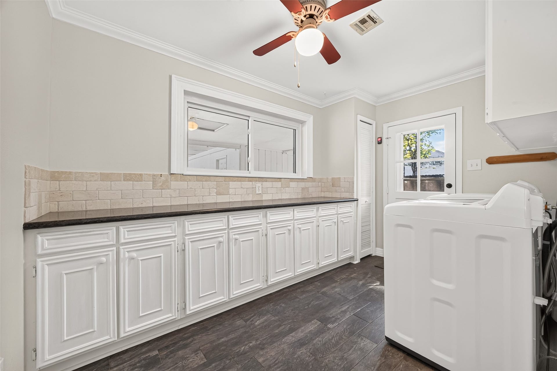 16814 Creeksouth Road, Houston, TX 77068 This is the utility room with an extra long granite countertop and ample cabinet storage for neatly storing mini appliances.