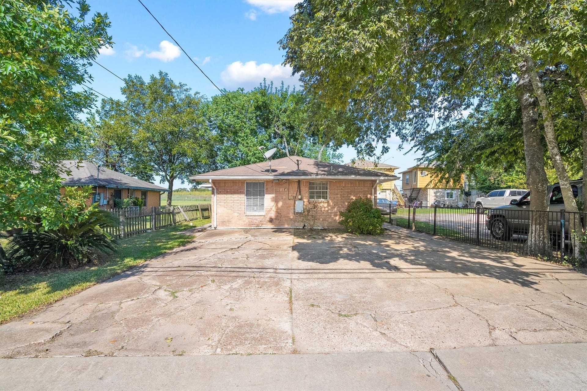 3218 5th Street, Stafford, TX 77477 3218 5th Street, Stafford, TX 77477