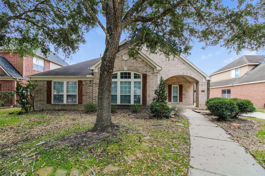 Property photo for 2006 Breezway Bend Lane, League City, TX