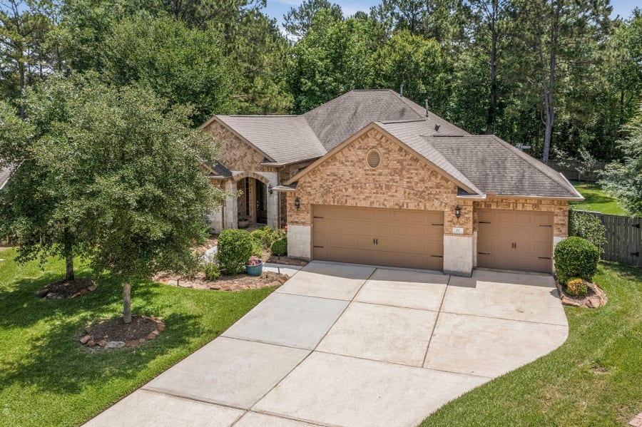 Property photo for 19 S Sandbells Park Lane, Montgomery, TX