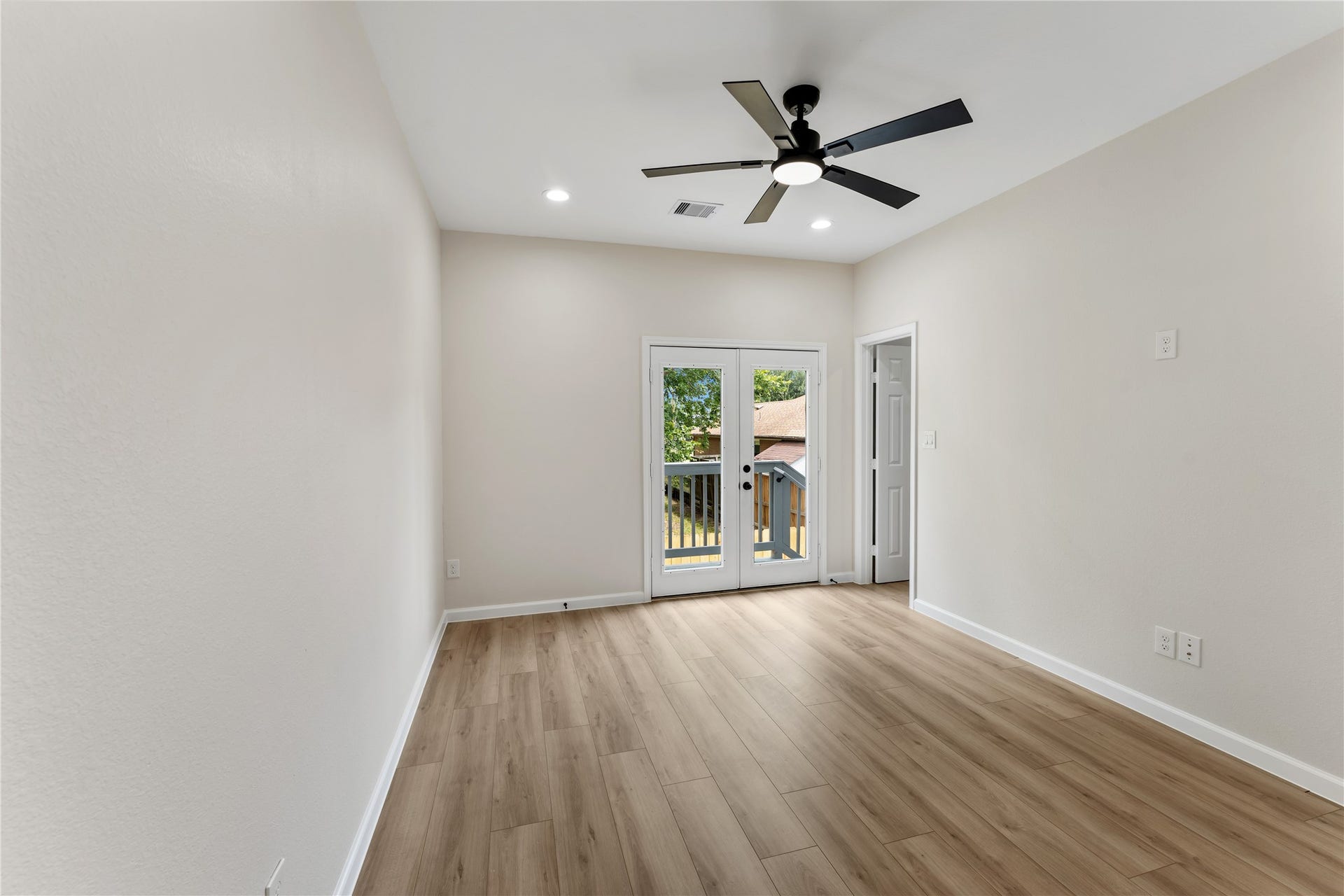 5323 Groveton Street, Houston, TX 77033 5323 Groveton Street, Houston, TX 77033