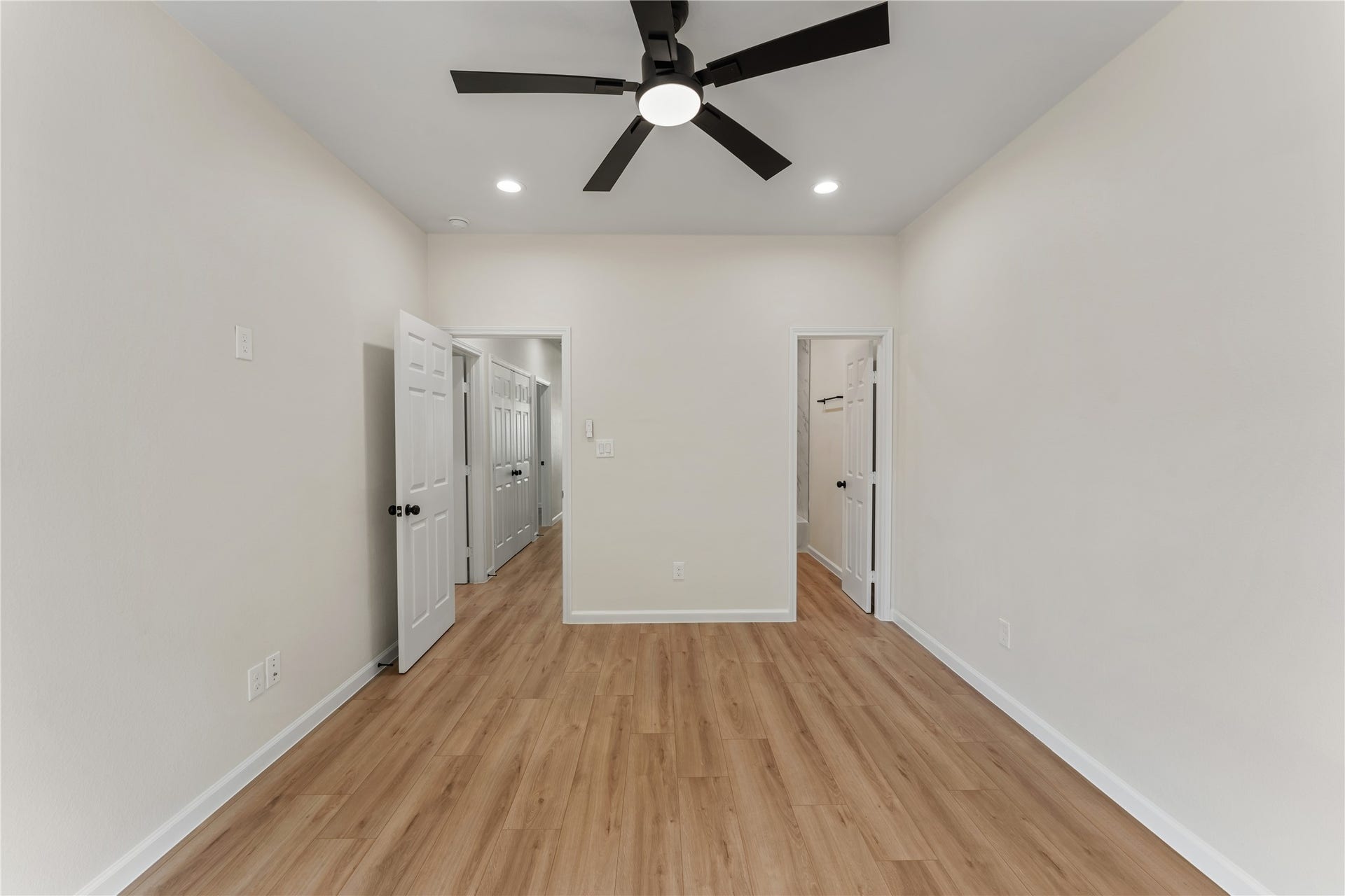 5323 Groveton Street, Houston, TX 77033 5323 Groveton Street, Houston, TX 77033