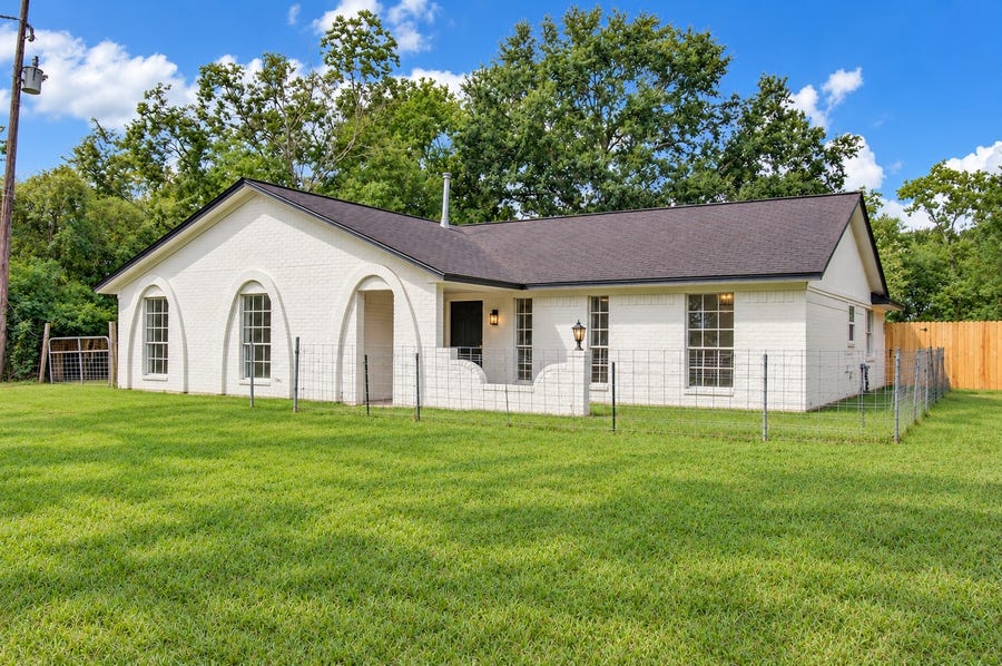 Property photo for 322 S Persimmon Street, Tomball, TX