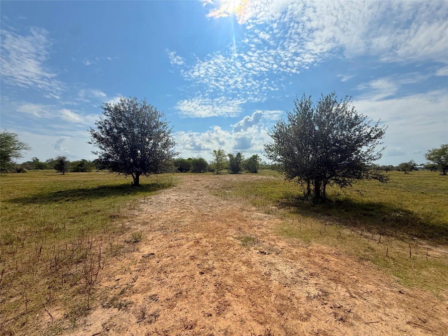 Property photo for 25611 Cr-25, Damon, TX