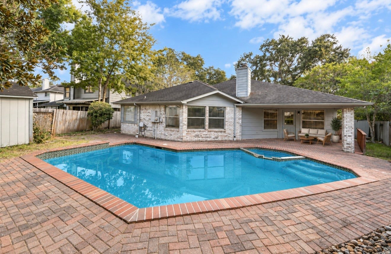 223 W New Meadows Drive, Sugar Land, TX 77479 223 W New Meadows Drive, Sugar Land, TX 77479