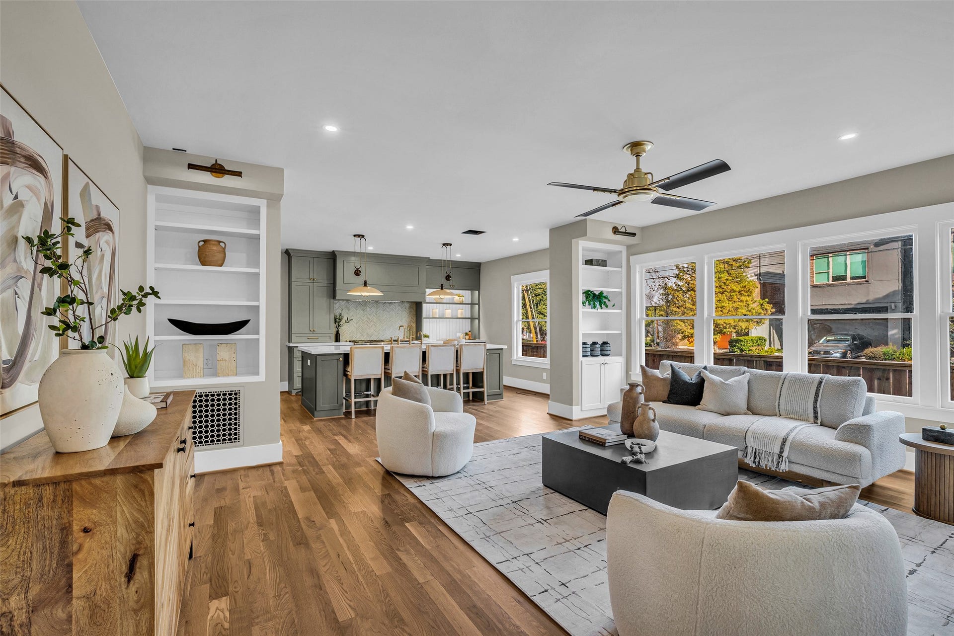 2602 Whitney Street, Houston, TX 77006 Family Room