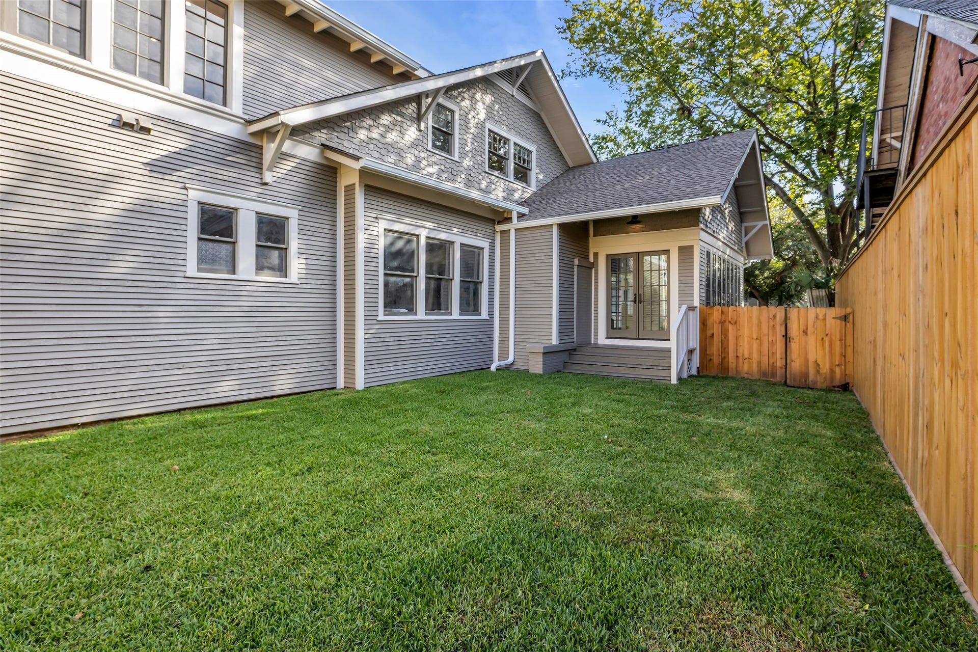 2602 Whitney Street, Houston, TX 77006 Large Back Yard with space for a pool