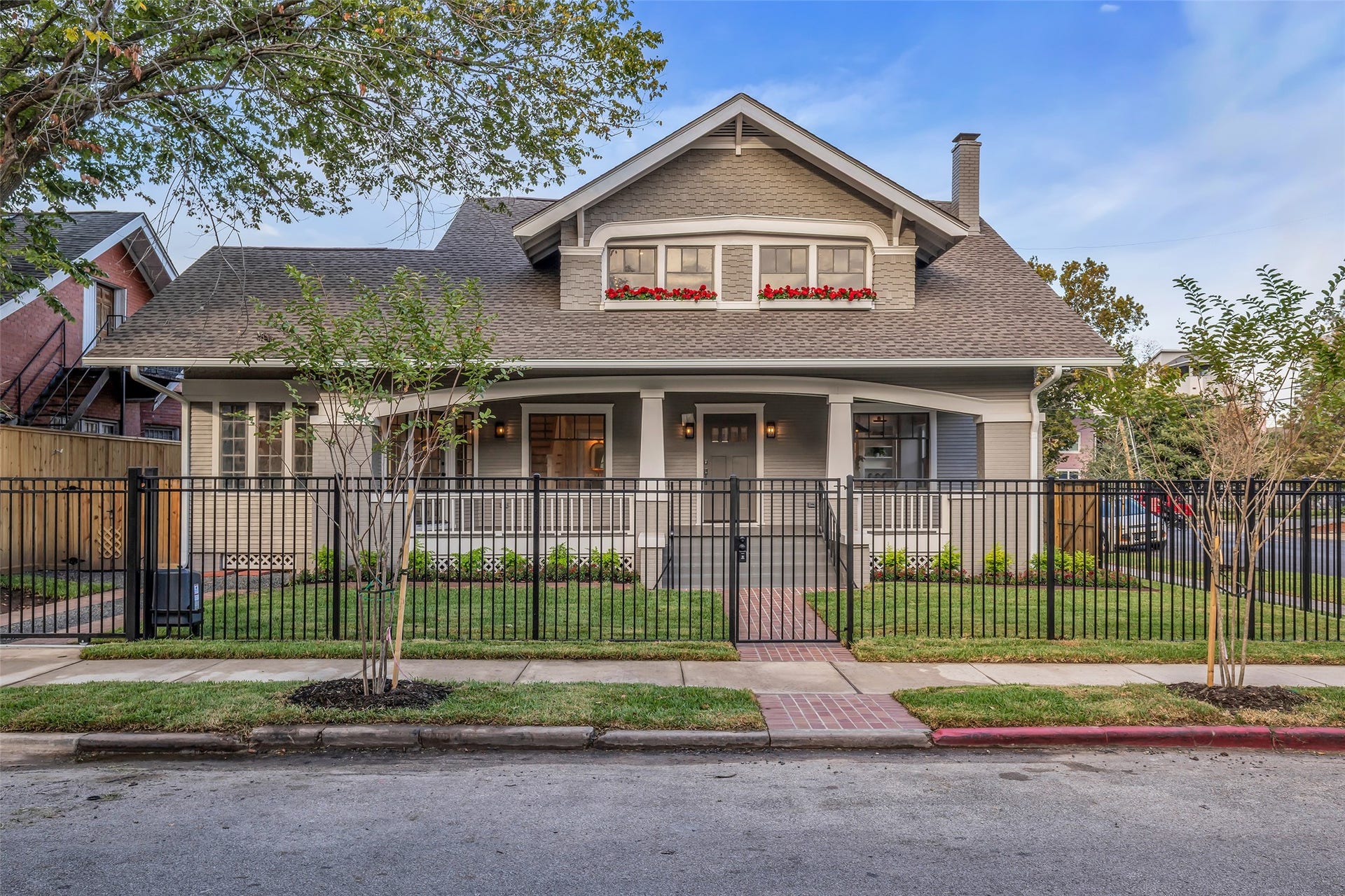 2602 Whitney Street, Houston, TX 77006 2602 Whitney Street, Houston, TX 77006
