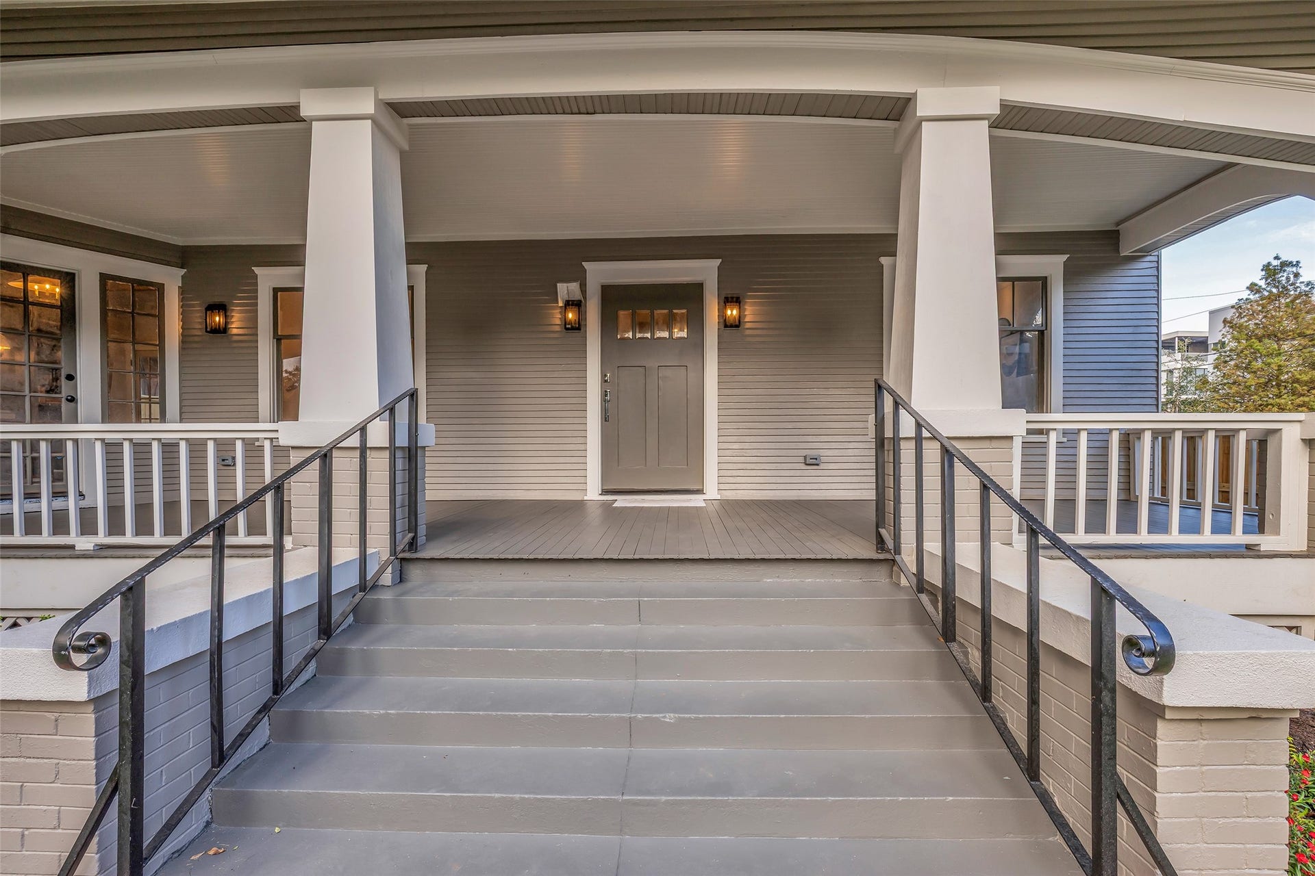 2602 Whitney Street, Houston, TX 77006 Spacious front porch with arched details and craftsman style columns.